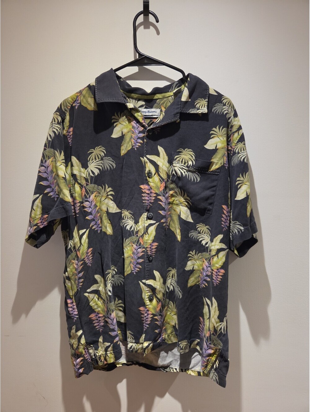 Tommy Bahama Relax 100% Pure Silk Casual Camp Shirt Black Floral Print Mens M